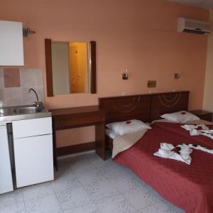 Studio (2 Adults)
