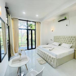 King Room with Balcony