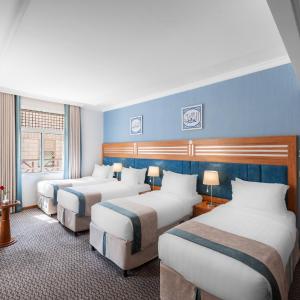 Standard Quadruple Room with City View
