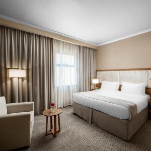 Deluxe King Room City View