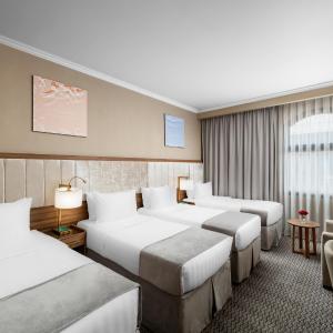 Deluxe Quadruple Room City View