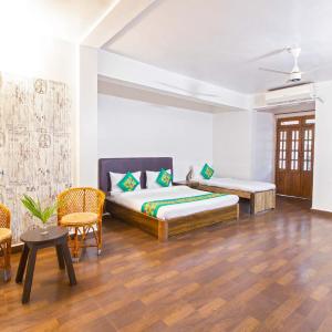 Deluxe Room with Pool View
