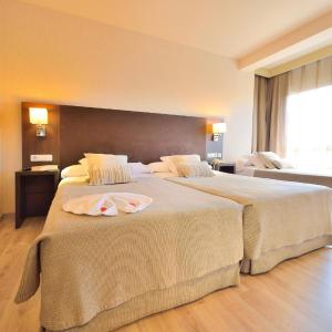 Double Room with Extra Bed (2 Adults + 1 Child)
