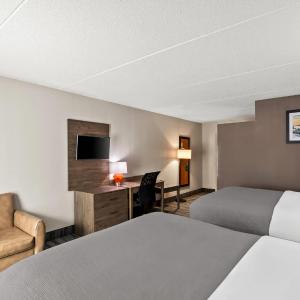 Queen Room with Two Queen Beds-Non Smoking 