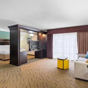 Large King Suite with Sofa bed - Non Smoking