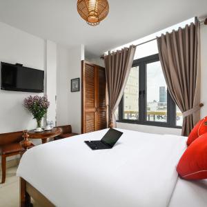 Deluxe Double Room with City View