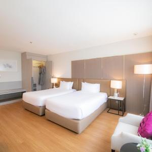 Deluxe River View Room