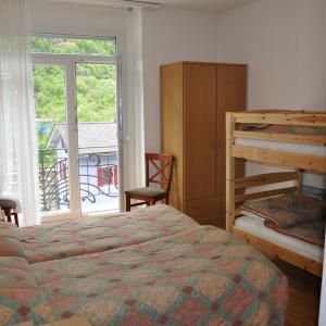 Family Room (2 Adults + 2 Children)