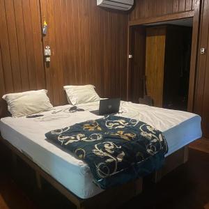 Deluxe Double Room (2 Adults + 1 Child)