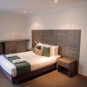 Deluxe Queen Room