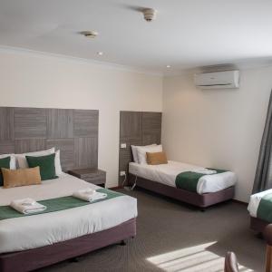 Deluxe Family Room