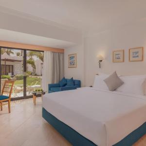 Standard, Queen or Twin Room Side Sea View