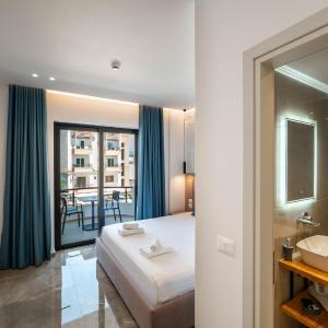 Deluxe King Room with Pool View