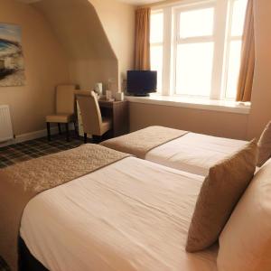 Double or Twin Room with Sea View
