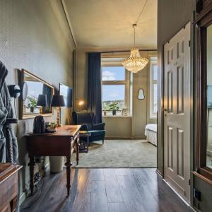 Standard King Room with City View - Non-Smoking
