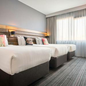 Moxy Sleeper Triple, Guest room, 3 Twin/Single Bed(s)