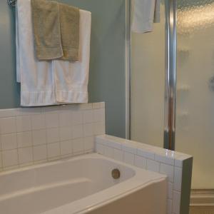 Two-Bedroom Apartment (InnTowne House)