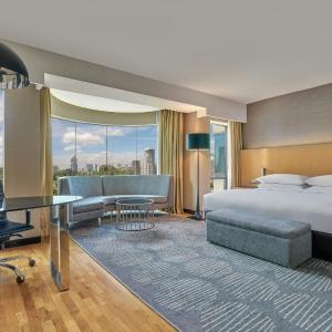 Deluxe Large Bay Menara King Room