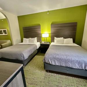 Standard Room With Two Queen Beds - Non-Smoking