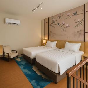 Mezzanine Suite with Free Hi Tea & Mini-bar