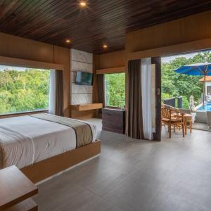 Suite with Mountain View