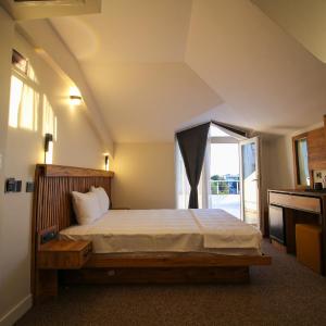King Room with Spa Bath