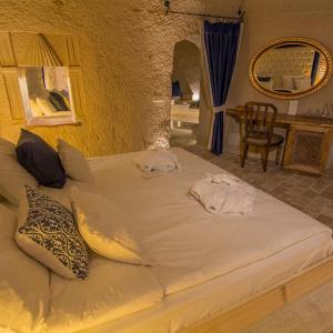 Deluxe Suite with Spa Bath
