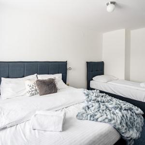 Triple Room with Shared Bathroom