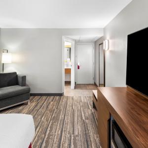 Deluxe King Room - Non-Smoking