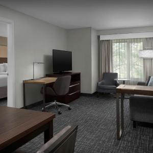 One-Bedroom Queen Suite 