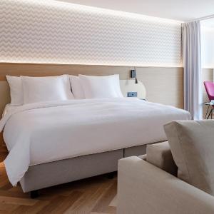 Junior Suite with Lake View