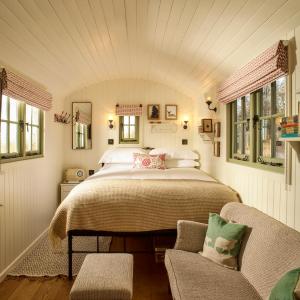Hilly Hut