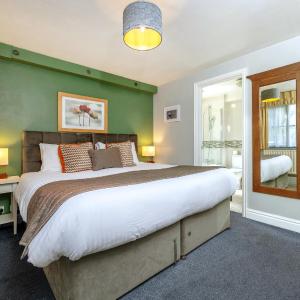 Double or Twin Room with Private Bathroom