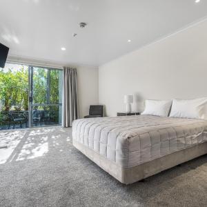 King Studio with Spa Bath