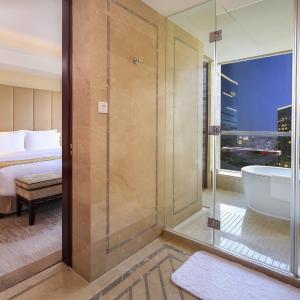 Premium Room(Reserve at least one week in advance to enjoy two complimentary daily laundry services and a discount voucher for Madr 99 restaurant)