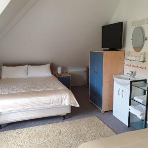 Quadruple Room with Shared Bathroom