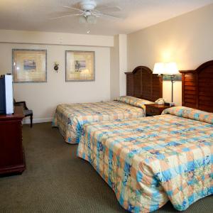 2 Bedroom 2 Bath Side-view Condo with 1 King, 2 Queens and 1 Sleeper Sofa - T27