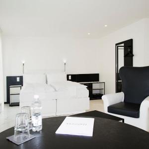 Studio with Kitchenette - Annex