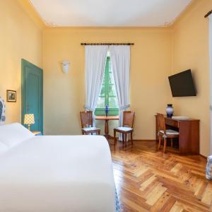 Junior Suite with Partial Lake View - Villa