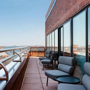 Luxury Waterfront One-Bedroom Large Suite