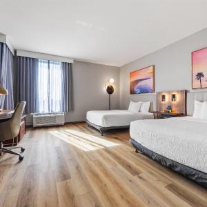Deluxe Queen Room with Two Queen Beds and Bathtub - Non-Smoking