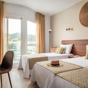 Triple Room (2 Adults + 1 Child)