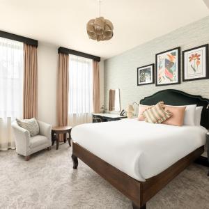 Premium Queen Room