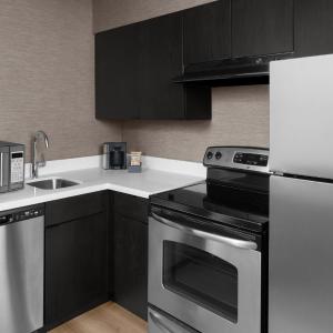 Two-Bedroom Suite with Adapted Tub - Mobility and Hearing Accessible
