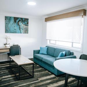 1 King Bed, Suite, Kitchenette