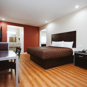 Deluxe King Suite