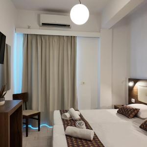 Double or Twin Room with Partial Sea View