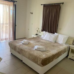 Two-Bedroom Apartment with Fireplace and Sea View