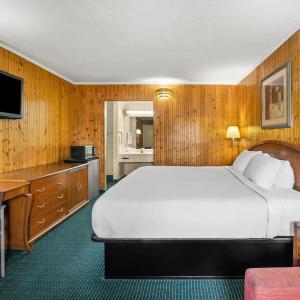 1 King Bed Non Smoking