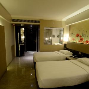 Deluxe Queen Room with Two Queen Beds